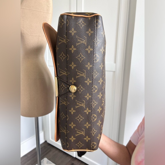 Authentic Louis Vuitton Abbesses Monogram Messenger Bag - Picture 4 of 11